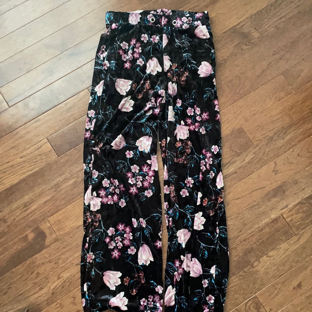 Black floral velvet pants size Large